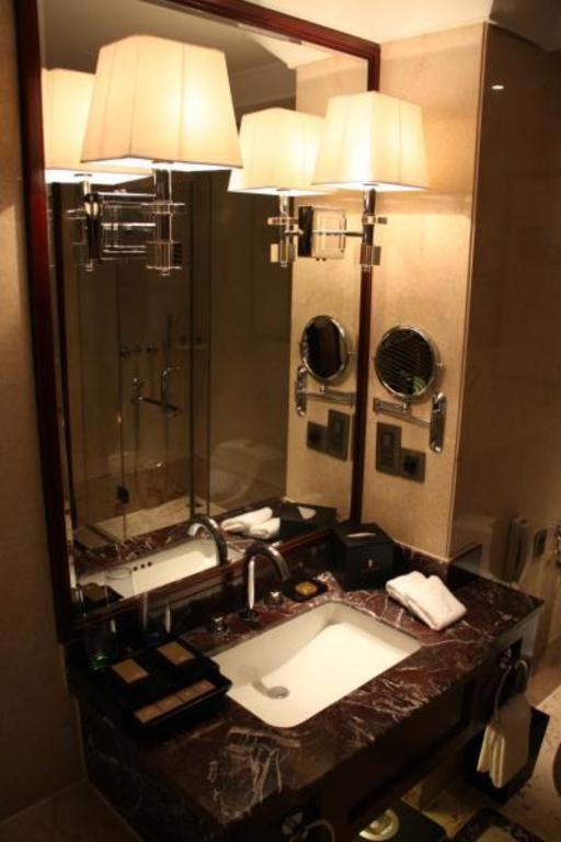 ออพติกส์วาเลย์คิงดอมพลาซ่าหวูฮั่น Hotel อู่ฮั่น ภายนอก รูปภาพ