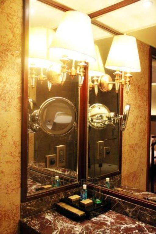 ออพติกส์วาเลย์คิงดอมพลาซ่าหวูฮั่น Hotel อู่ฮั่น ภายนอก รูปภาพ