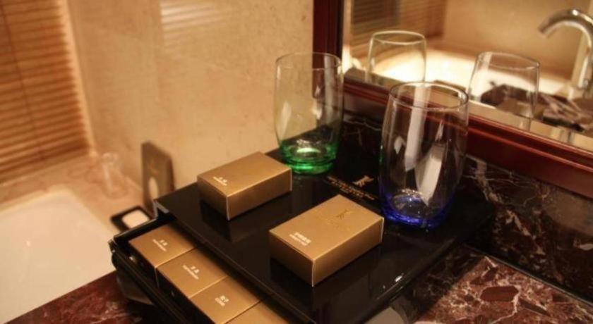 ออพติกส์วาเลย์คิงดอมพลาซ่าหวูฮั่น Hotel อู่ฮั่น ภายนอก รูปภาพ